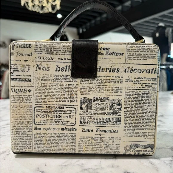 Patricia Nash Newspaper Purse - Picture 2 of 6